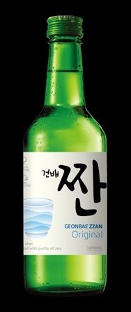 [서울=뉴시스] 오비맥주에서 출시한 수출용 첫 소주 브랜드 '건배짠(GEONBAE ZZAN)' 상품 모습 *재판매 및 DB 금지