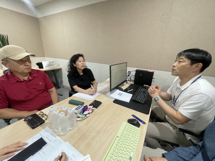 [서울=뉴시스] 10·29 이태원참사 당시 숨진 외국인 희생자에 대한 진상조사가 본격적으로 시작됐다. 10·29 이태원참사 진상규명과 재발방지를 위한 특별조사위원회(특조위)는 1일 외국인 희생자 유가족을 대상으로 첫 대면 진술조사를 실시했다고 밝혔다. (사진 제공=특조위) 2025.08.01. photo@newsis.com *재판매 및 DB 금지