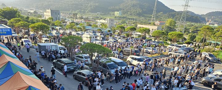 [여수=뉴시스] 전남도 철강·석유화학 고용둔화 대응 지원사업 여수 접수 현장. (사진=전남도 제공) 2025.08.01. photo@newsis.com  *재판매 및 DB 금지