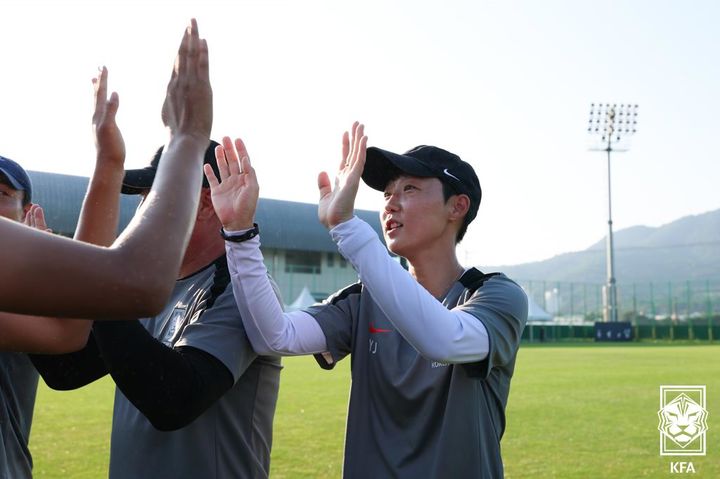[서울=뉴시스] 한국 19세 이하(U-19) 여자축구 대표팀의 박윤정 감독. (사진=대한축구협회 제공) *재판매 및 DB 금지