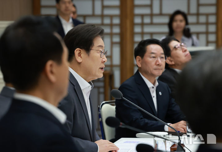 [서울=뉴시스] 고범준 기자 = 이재명 대통령이 1일 서울 용산 대통령실 청사에서 열린 전국 시도지사 간담회에서 발언하고 있다. (대통령실통신사진기자단) 2025.08.01. bjko@newsis.com