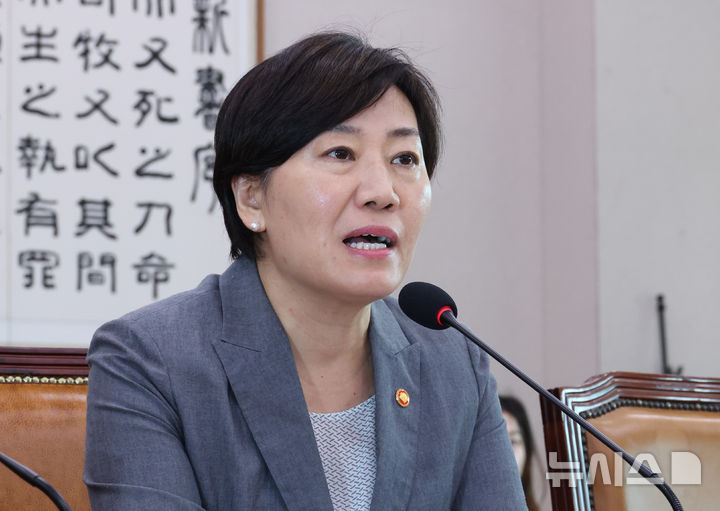 [서울=뉴시스] 김금보 기자 = 송미령 농림축산식품부 장관이 1일 서울 여의도 국회에서 열린 법제사법위원회 전체회의에서 질의에 답하고 있다. 2025.08.01. kgb@newsis.com