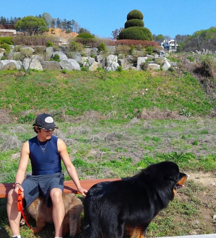 [서울=뉴시스] 배우 안재욱이 반려견의 죽음을 애도했다. (사진=안재욱 인스타그램 캡처) 2025.08.02. photo@newsis.com *재판매 및 DB 금지