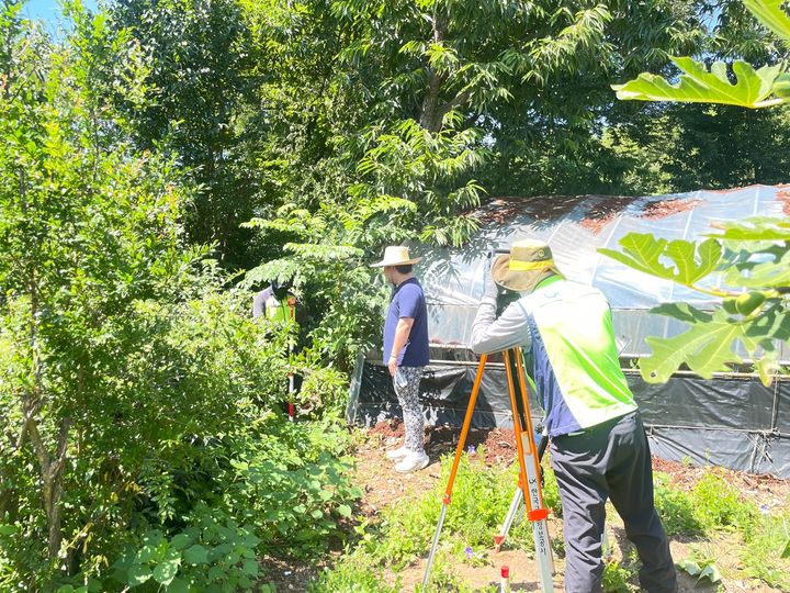 [무안=뉴시스] 지적 측량. (사진=뉴시스 DB). photo@newsis.com *재판매 및 DB 금지