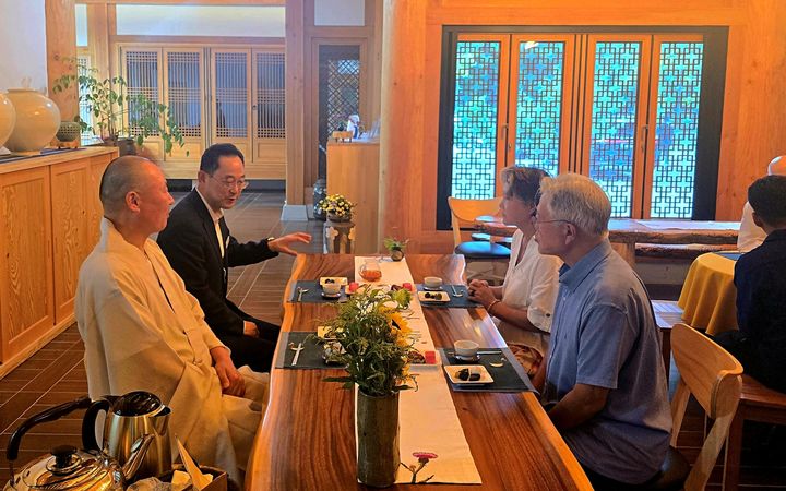 [해남=뉴시스] 전남 해남을 방문한 문재인 전 대통령 부부. (사진=해남군 제공) 2025.08.02. photo@newsis.com *재판매 및 DB 금지