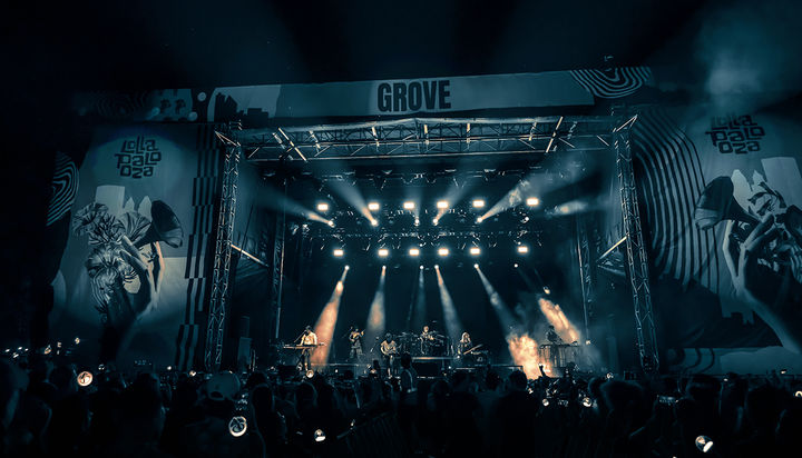 [서울=뉴시스] JYP엔터테인먼트 소속 보이밴드 '엑스디너리 히어로즈'(Xdinary Heroes·XH·엑디즈)가&nbsp; 7월 31일(이하 현지시간) 미국 일리노이주 시카고 그랜트 공원에서 열린 세계적 뮤직 페스티벌 '롤라팔루자 시카고' 중 더 그로브(THE GROVE)의 마지막 스테이지를 장식했다. (사진=JYP엔터테인먼트 제공) 2025.08.02. photo@newsis.com *재판매 및 DB 금지