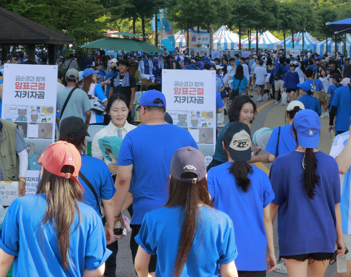 '싸이흠뻑쇼' 간 경기남부청…'3대 기초질서 확립' 캠페인