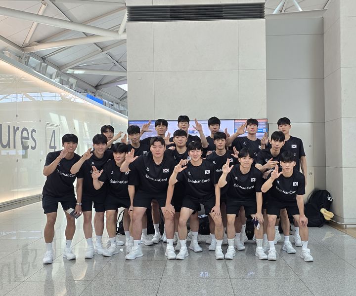 [서울=뉴시스] 남자 청소년(U-19) 핸드볼 대표팀, 제11회 세계남자청소년선수권 열릴 이집트로 2일 출국. (사진=대한핸드볼협회 제공) *재판매 및 DB 금지