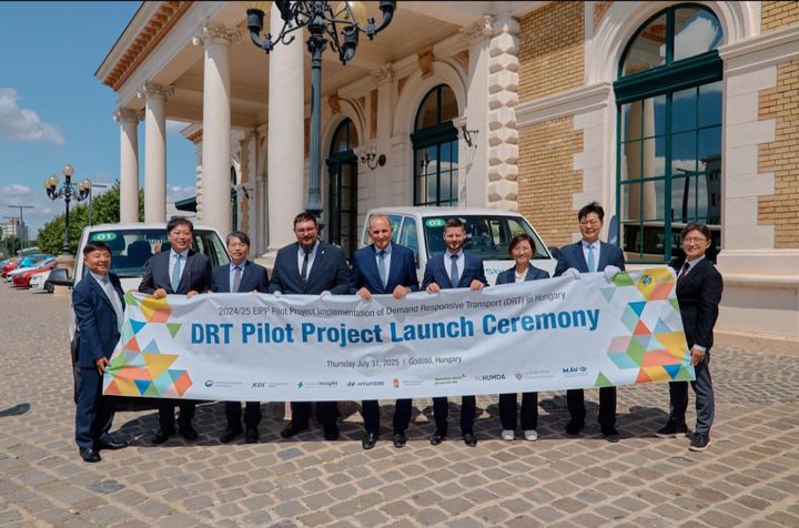 기획재정부는 31일(현지시간) 헝가리 괴될뢰시에서 국내 기술 기반의 수요응답형 대중교통(DRT) 시범사업 개통식을 개최했다고 3일 밝혔다. (사진 = 기재부 제공) 2025.08.03. *재판매 및 DB 금지