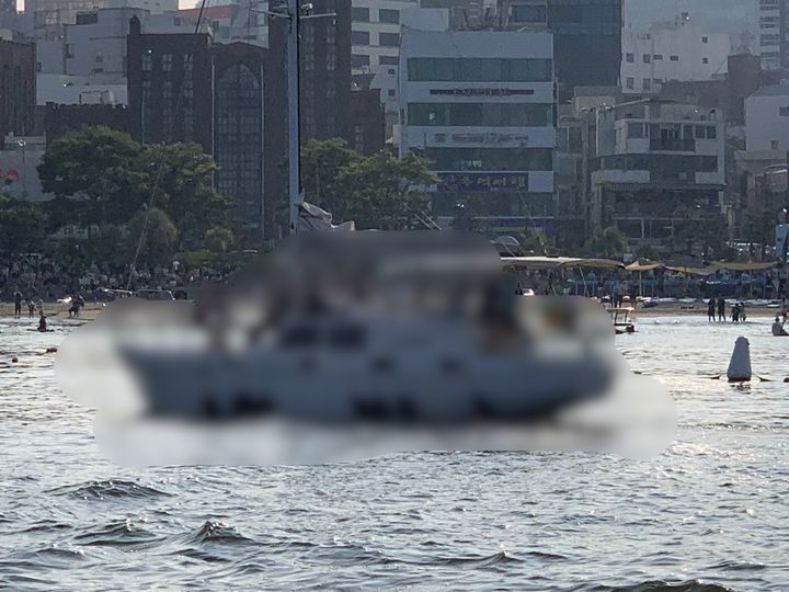 [부산=뉴시스] 2일 부산해양경찰서는 정원을 초과한 승객을 태워 운항한 요트를 적발했다. (사진=부산해경 제공) 2025.08.03. photo@newsis.com *재판매 및 DB 금지