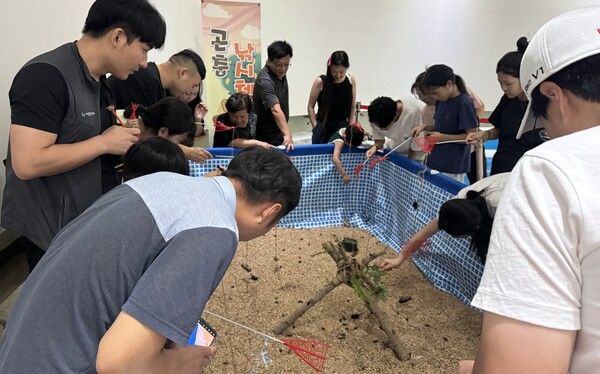 [의령=뉴시스]의령곤충생태학습관 '청정 반딧불이 이야기' 특별전.(사진=의령군 제공) 2025.08.03.photo@newsis.com *재판매 및 DB 금지