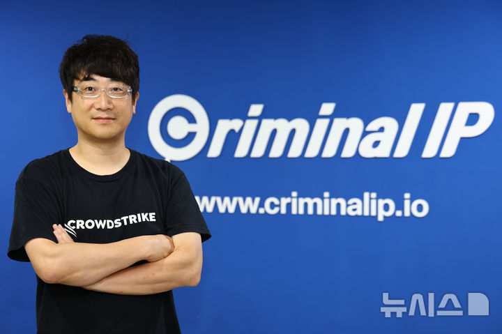 [서울=뉴시스] 황준선 기자 = 강병탁 AI스페라 대표가 지난달 30일 서울 성동구 AI스페라에서 뉴시스와 인터뷰에 앞서 포즈를 취하고 있다. 2025.08.17. hwang@newsis.com