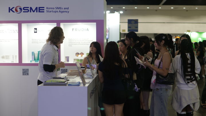 [서울=뉴시스] 지난 1일부터 사흘간 미국 로스앤젤레스에서 열린 CJ ENM의 '케이콘(KCON) LA 2025' 현장 전시관. (사진=중소벤처기업진흥공단 제공) 2025.08.04. photo@newsis.com *재판매 및 DB 금지