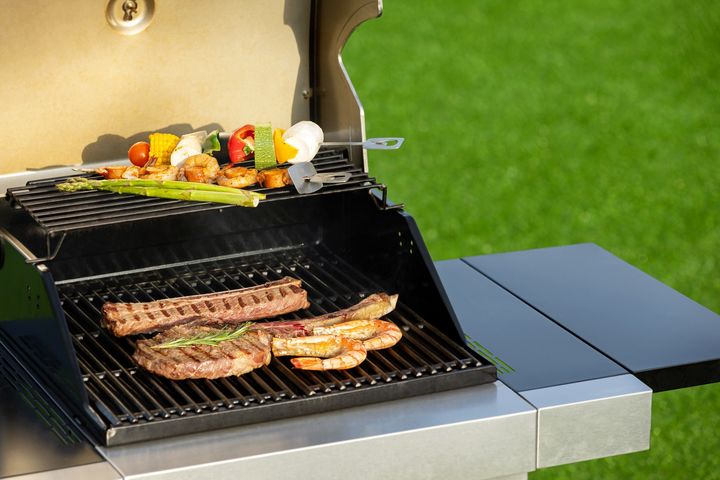 [서울=뉴시스] 소노인터내셔널이 쏠비치 양양과 삼척에서 '야외BBQ존'을 운영한다. (사진=소노인터내셔널 제공) *재판매 및 DB 금지