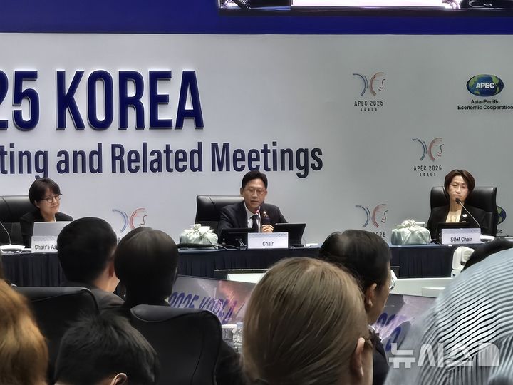 [인천=뉴시스]배경훈 과학기술정보통신부 장관이 4일 인천 송도컨벤시아에서 APEC 디지털·AI 장관회의에서 개회사를 하고 있다. (사진=윤현성 기자)