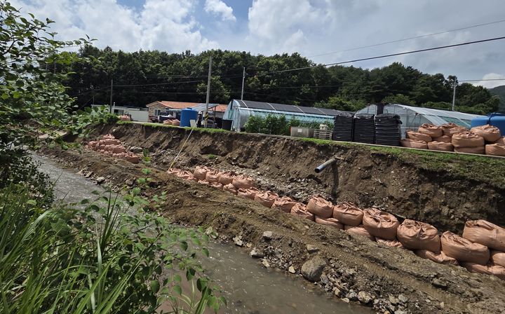 [청양=뉴시스] 최근 내린 집중호우로 피해를 입은 청양군 대치면 농소천. (사진=뉴시스 DB). photo@newsis.com *재판매 및 DB 금지
