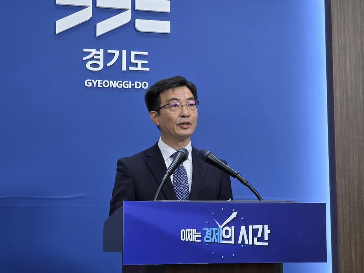 [수원=뉴시스] 박상욱 기자 = 성제훈 경기도농업기술원장이 4일 경기도청에서 기자회견을 하고 있다. 2025.08.04. photo@newsis.com *재판매 및 DB 금지