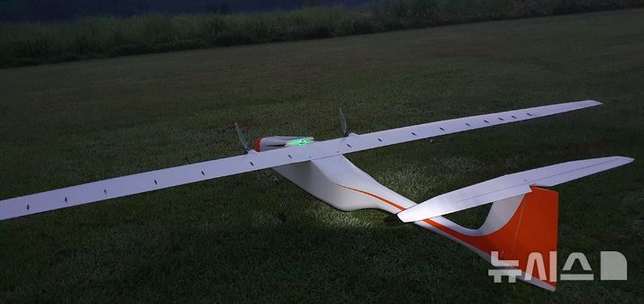 [창원=뉴시스]한국재료연구원(KIMS) 재료공정연구본부 항공우주재료실증센터 양철남 박사 연구팀이 개발한 1.2㎾급 연료전지를 탑재해 12시간 연속 비행에 성공한 KIMS 연료전지 추진 무인기.(사진=KIMS 제공) 2025.08.04. photo@newsis.com