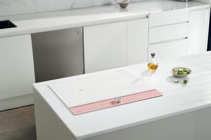 [서울=뉴시스]나비엔 매직 인덕션 핑크 연출 이미지.(사진=경동나비엔 제공) 2025.08.04. photo@newsis.com *재판매 및 DB 금지