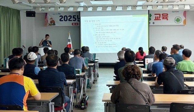 [함양=뉴시스] 함양군 농작업 안전재해예방 교육 (사진=함양군 제공) 2025. 08. 04. photo@newsis.com *재판매 및 DB 금지