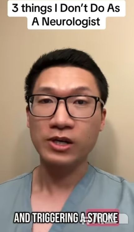 [뉴시스] 미국 미시간대 신경과 전문의 바이빙 첸 박사는 마사지 건 사용이 뇌졸중을 유발할 수 있다며 경고했다. (사진=데일리메일) 2025.8.4