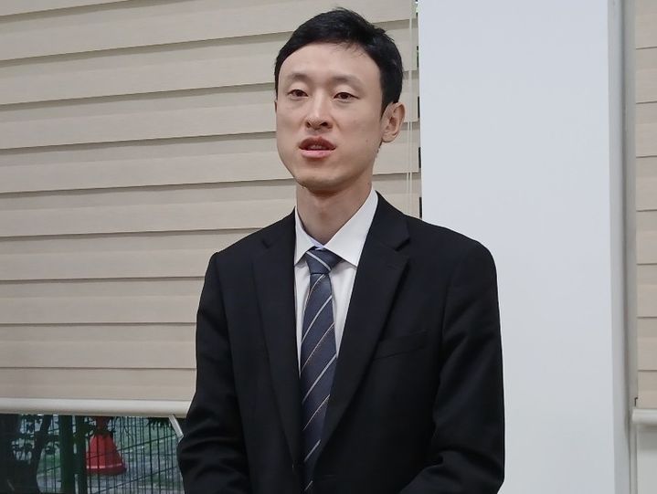 [대전=뉴시스] 조명휘 기자 = 이중호(국민의힘·서구5) 대전시의회 윤리특별위원회장이 4일 시의회 기자실에서 송활섭(무소속·대덕구2) 시의원 제명안을 의결했다고 밝히고 있다. 2025.08.04. photo@newsis.com *재판매 및 DB 금지