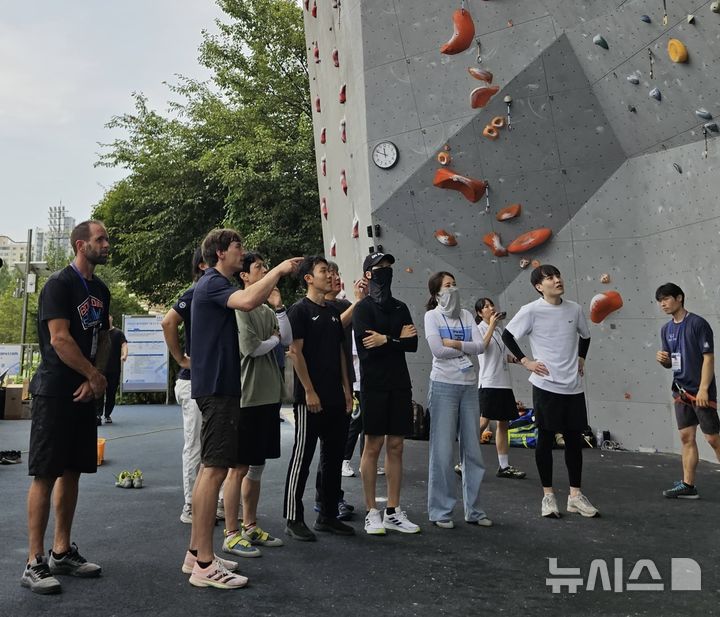 [서울=뉴시스]장애인체육회, 2025 파라클라이밍 국제등급분류 강습회 개최. (사진=대한장애인체육회 제공)