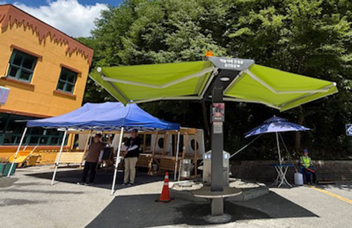 용연동굴 매표소 입구에 설치된 스마트 그늘막.(사진=태백시 제공) *재판매 및 DB 금지