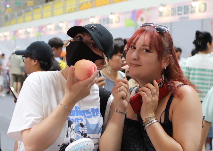옥천 포도·복숭아 축제 외국인 관람객들 *재판매 및 DB 금지