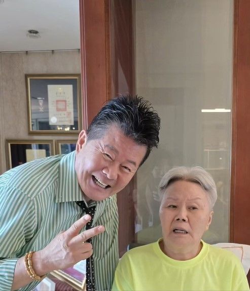[서울=뉴시스] 가수 태진아(72)가 치매를 앓고 있는 아내 이옥형 씨의 근황을 전했다. (사진=태진아 인스타그램 캡처) 2025.08.04. photo@newsis.com  *재판매 및 DB 금지