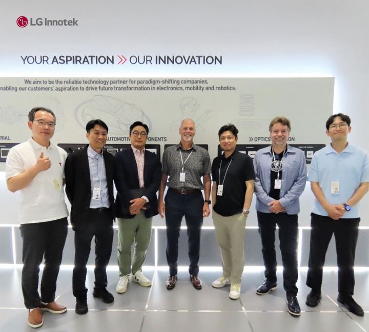 [서울=뉴시스]로버트 플레이터 CEO는 지난달 23일 서울 강서구의 LG이노텍 마곡 본사를 방문해, 노승원 LG이노텍 최고기술책임자(CTO) 등 LG이노텍 임원진들을 만났다. (사진=LG이노텍 SNS 캡처) 2025.08.04. photo@newsis.com *재판매 및 DB 금지