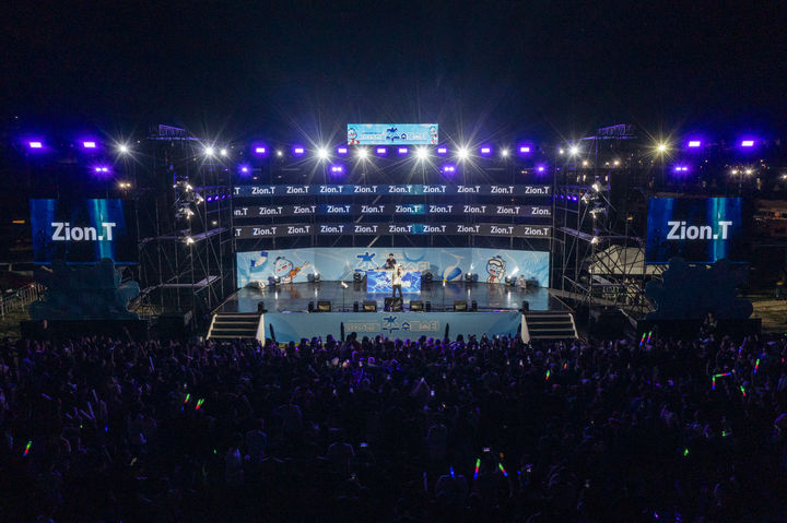  [안동=뉴시스] '2025 안동 수(水)페스타' 기간 중 금·토·일 저녁 진행된 야간 공연 프로그램 '안동썸머나이트' (사진=안동시 제공) 2025.08.04. photo@newsis.com *재판매 및 DB 금지