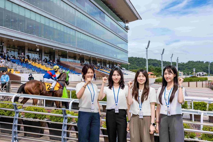 [창원=뉴시스]한국마사회 부산경남본부 신입사원들의 모습.(사진=한국마사회 부산경남본부 제공) 2025.08.04.photo@newsis.com *재판매 및 DB 금지