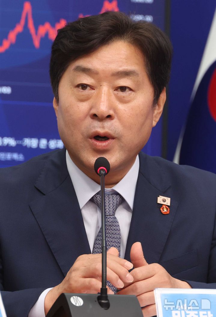 [서울=뉴시스] 조성봉 기자 = 황명선 더불어민주당 최고위원이 4일 오전 서울 여의도 국회에서 열린 최고위원회의에서 발언을 하고 있다. 2025.08.04. suncho21@newsis.com