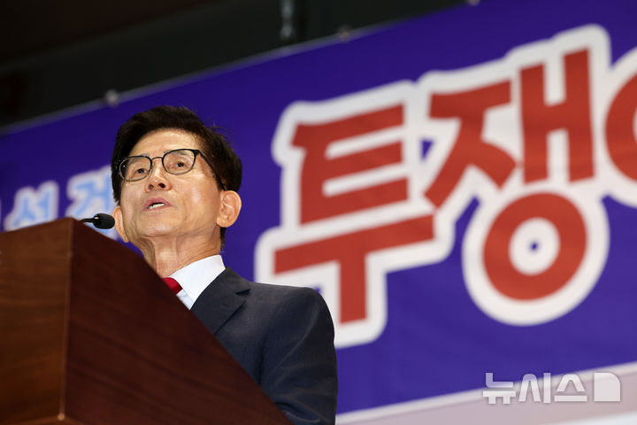 [서울=뉴시스] 김명년 기자 = 김문수 국민의힘 당대표 후보가 4일 오전 서울 여의도 국회 의원회관에서 열린 투게터포럼 시국 토론회에서 연설하고 있다. 2025.08.04. kmn@newsis.com