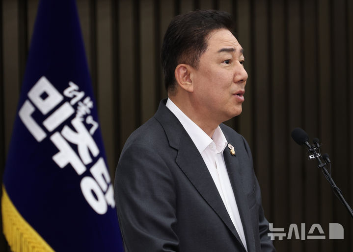 [서울=뉴시스] 김금보 기자 = 김병기 더불어민주당 원내대표가 지난 4일 오후 서울 여의도 국회에서 열린 의원총회에서 발언을 하고 있다. 2025.08.04. kgb@newsis.com