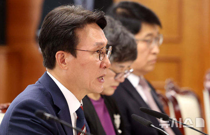 [서울=뉴시스] 추상철 기자 = 김민석 국무총리가 4일 오후 서울 종로구 정부서울청사에서 열린 '이태원 참사 추모위원회'에서 모두발언을 하고 있다. 2025.08.04. scchoo@newsis.com