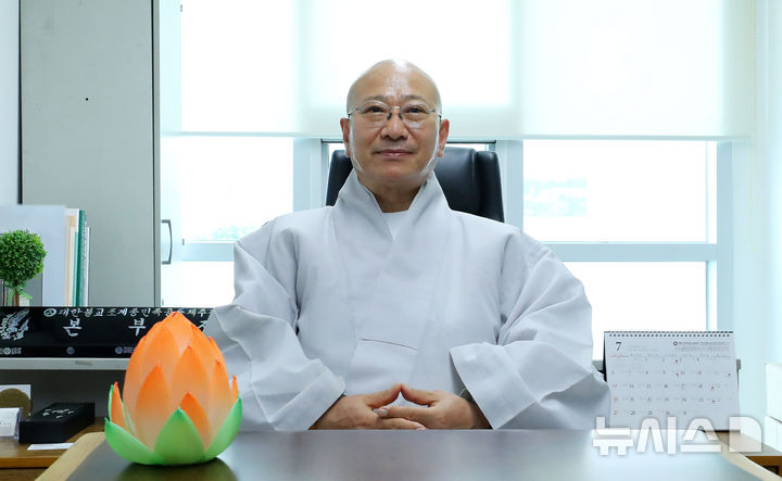 [서울=뉴시스] 김혜진 기자 = 대한불교조계종 민족공동체추진본부 본부장 태효 스님이 지난 4일 오후 서울 종로구 전법회관에서 뉴시스와 인터뷰를 하고 있다. 2025.08.09. jini@newsis.com