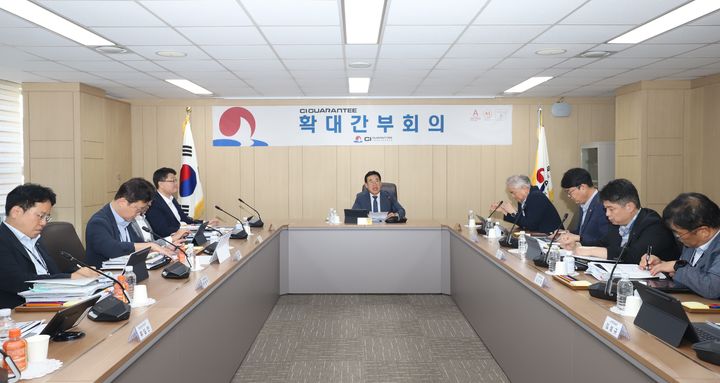 [서울=뉴시스] 기계설비건설공제조합(CI GUARANTEE)은 지난 4일 하반기 경영 전략을 논의하고 조직 내 소통을 강화하기 위한 제8차 확대간부회의를 열었다고 5일 밝혔다. (사진=CI GUARANTEE 제공) 2025.08.05. photo@newsis.com *재판매 및 DB 금지