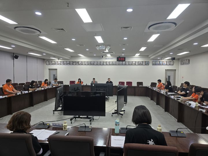 [보령=뉴시스] 보령시 '민생회복 소비쿠폰 전수 지급 대책회의' 모습. (사진=보령시청 제공) *재판매 및 DB 금지