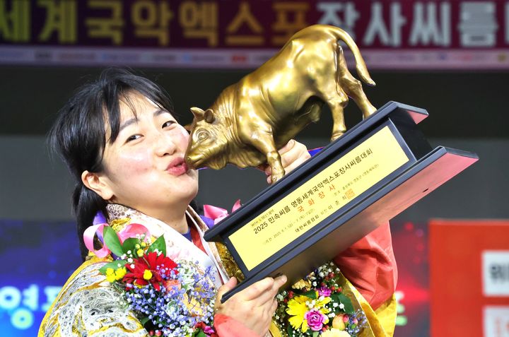 국화장사 오른 영동군청 양윤서 *재판매 및 DB 금지