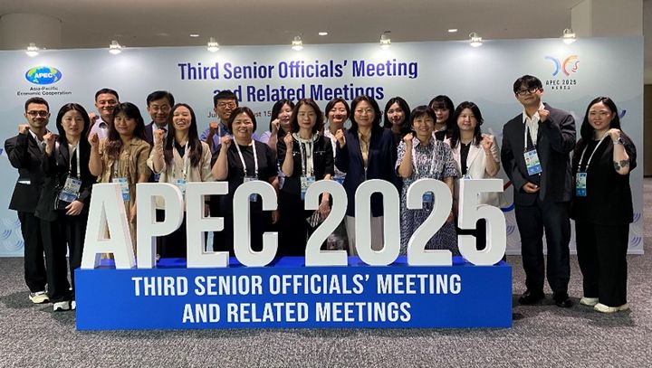 [서울=뉴시스] 식약처 참석자 및&nbsp; RHSC 한국 우수교육전문기관 참석자 (사진=식약처 제공) 2025.08.05. photo@newsis.com *재판매 및 DB 금지