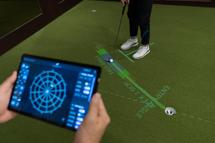 [서울=뉴시스] 대우건설이 하이엔드 '써밋' 단지에 선별 도입 예정인 '투어펏' AI 시스템이 분석한 퍼팅 최적 경로를 나타낸 모습. 2025.08.05. (자료=대우건설 제공) photo@newsis.com *재판매 및 DB 금지