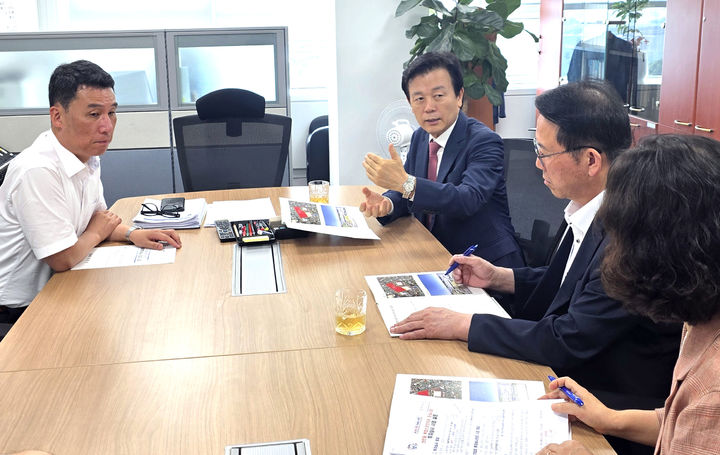 [진주=뉴시스]조규일 진주시장, 현안사업 추진 위해 행안부 방문.(사진=진주시 제공).2025.08.05.photo@newsis.com *재판매 및 DB 금지