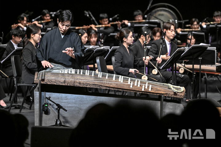 [서울=뉴시스]'대한민국국악관현악축제' 공연 장면. (사진=세종문화회관 제공) 