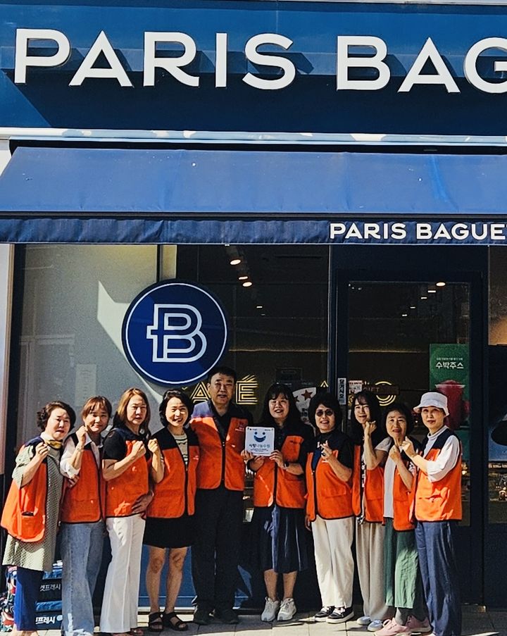 [수원=뉴시스] 현판 전달식. (사진=수원시 제공) 2025.08.05. photo@newsis.com *재판매 및 DB 금지