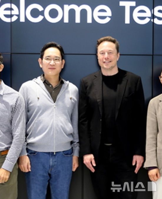 [서울=뉴시스]이재용 삼성전자 회장과 일론 머스크 테슬라 CEO. (사진=삼성전자 제공) 2023.5.14 photo@newsis.com