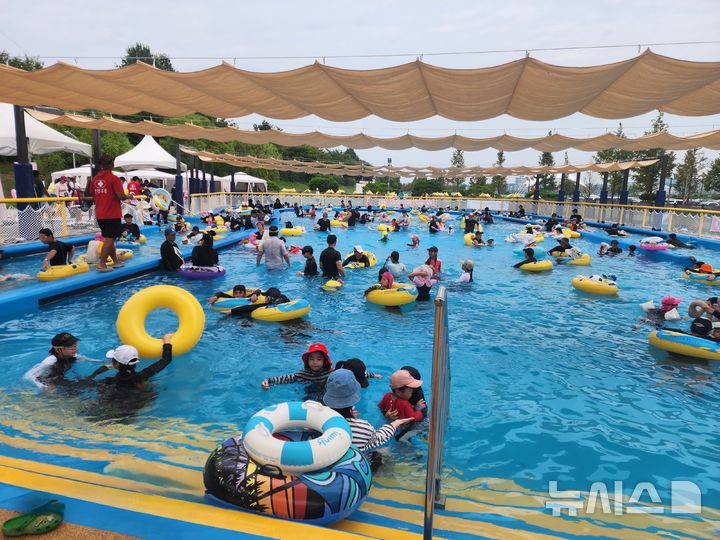 [여주=뉴시스]여주 오학 물놀이장 전경(사진=여주시 제공)2025.08.05.photo@newsis.com