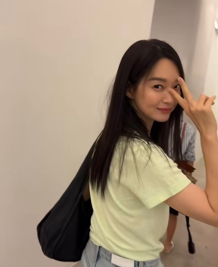 [서울=뉴시스] 배우 신민아. (사진=신민아 인스타그램 캡처) 2025.08.05. photo@newsis.com *재판매 및 DB 금지