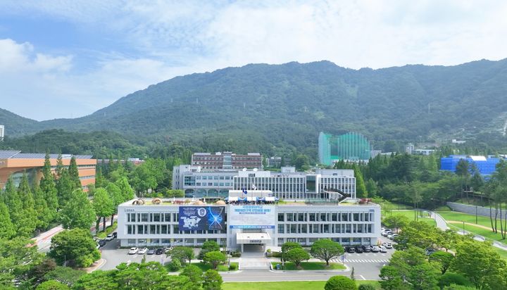 국립창원대학교 대학본부 전경. *재판매 및 DB 금지